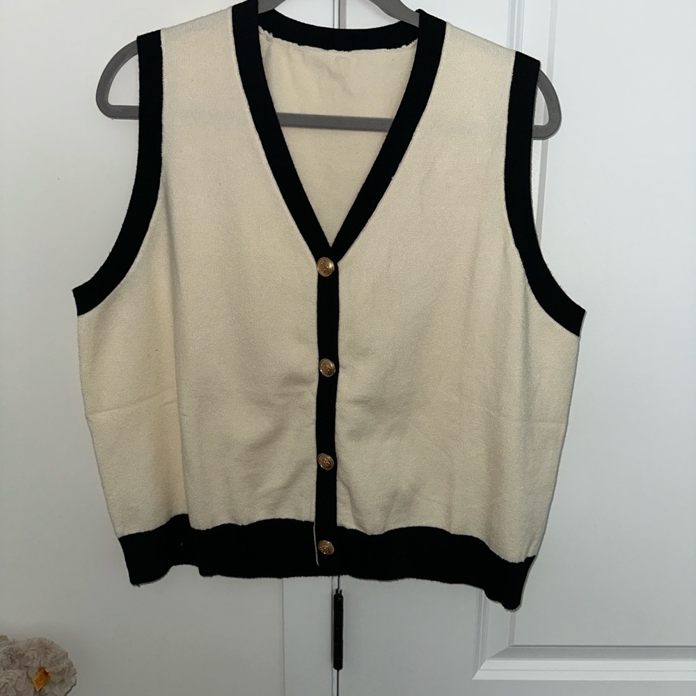 🖤🤍 Black & Cream Contrast Button-Front Sweater Vest | Never Been Worn - Picture 3 of 5